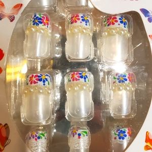 3 for $16 PEARLY FLOWER FRENCH PRESS ON NAILS W FREE SALON QUALITY GLUE ✨️
